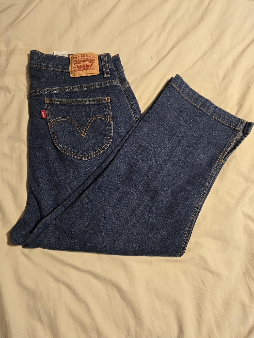 Levi’s Classic Capri Jeans Womens Size 16 Medium Wash Cropped Straight Leg Denim